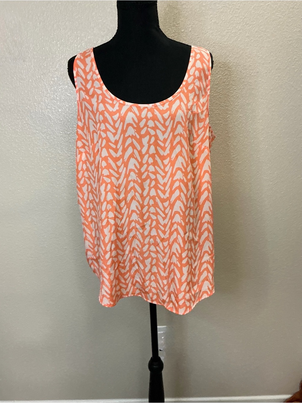 Faded Glory Coral and White Patterned Tank